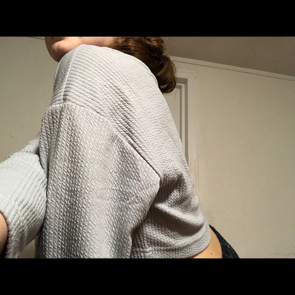 Cropped textured cropped light grey top - Picture 3 of 6